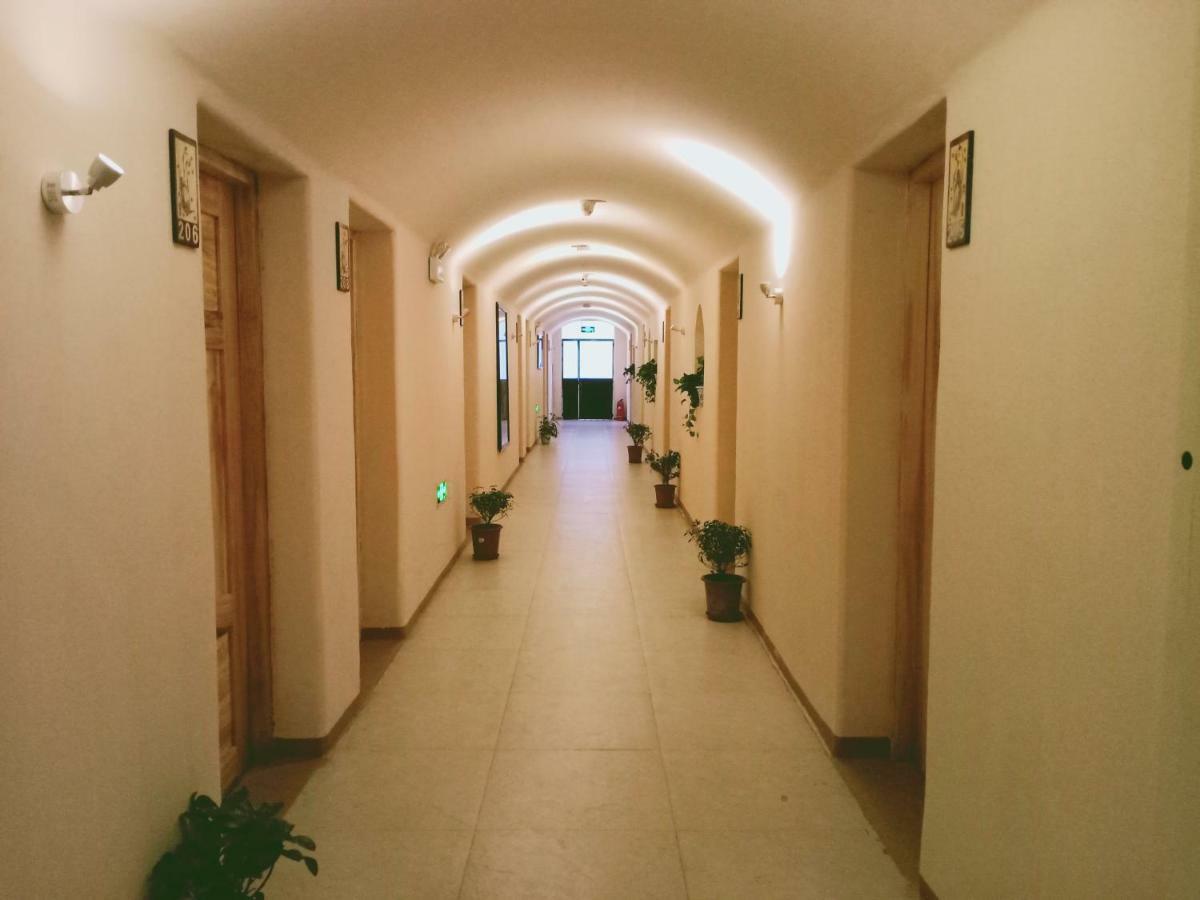 Right Here Hotel Dunhuang Extérieur photo